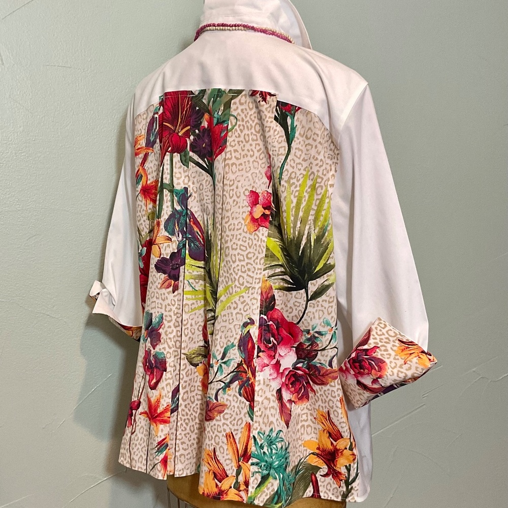 BEAUTIFUL BACK BLOUSE INTEREST SUMMER SHIRT/TOP  BY CHICOS NWOT SZ 3 14/16